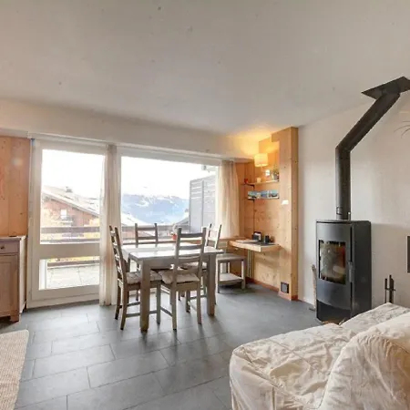 Saturne 102 Sur La Place Du Village A *