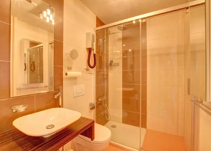 Saturne 102 Sur La Place Du Village A * أنزير