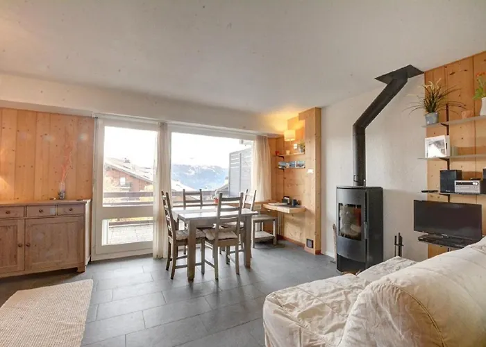 Saturne 102 Sur La Place Du Village A *