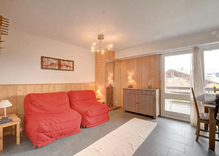Saturne 102 Sur La Place Du Village A Apartamento